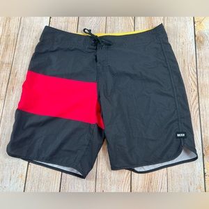 Mens Reef Boardshorts To Trip On Swimming Trunks Size 36 Black Red